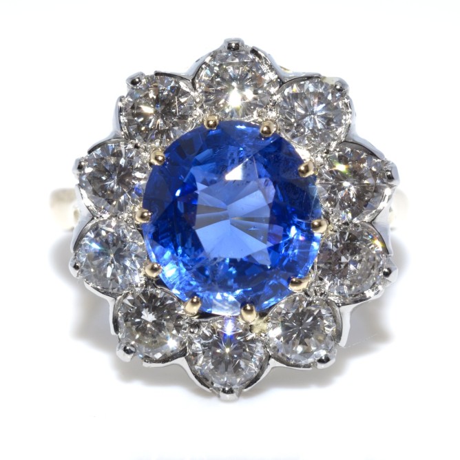 Bague En Or Blanc 18 Carats Sertie D'un Saphir Et 12 Diamants - Taille 50, Expertisée