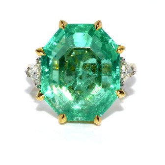 Engagement rings - 11,88 carat Emerald and Triangle Cut Diamond Ring