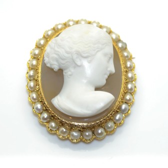 Antique jewelry - Cameo Brooch