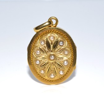 Antique jewelry - Antique Locket Picture Pendant 