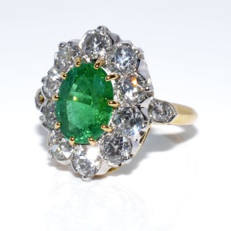Engagement rings - Emerald Pompadour Ring