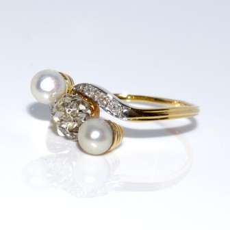 Antique jewelry - Pearl and Diamond Trilogy Ring