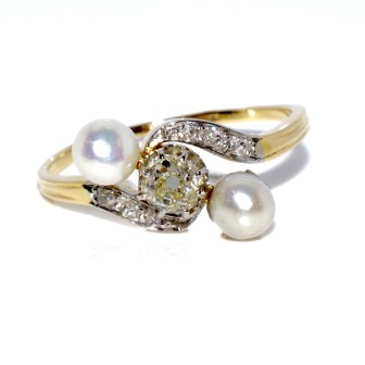 Antique jewelry - Pearl and Diamond Trilogy Ring