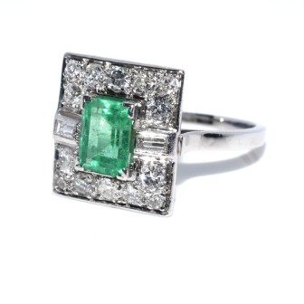 Antique jewelry - Art Deco Emerald and Diamond Ring 