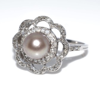 Antique jewelry - Flower Diamond and Natural Pearl Ring